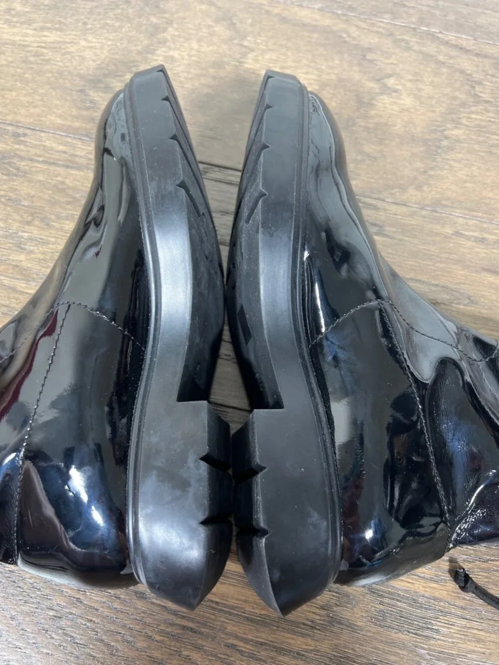 Stuart Weitzman grooves almond stretch